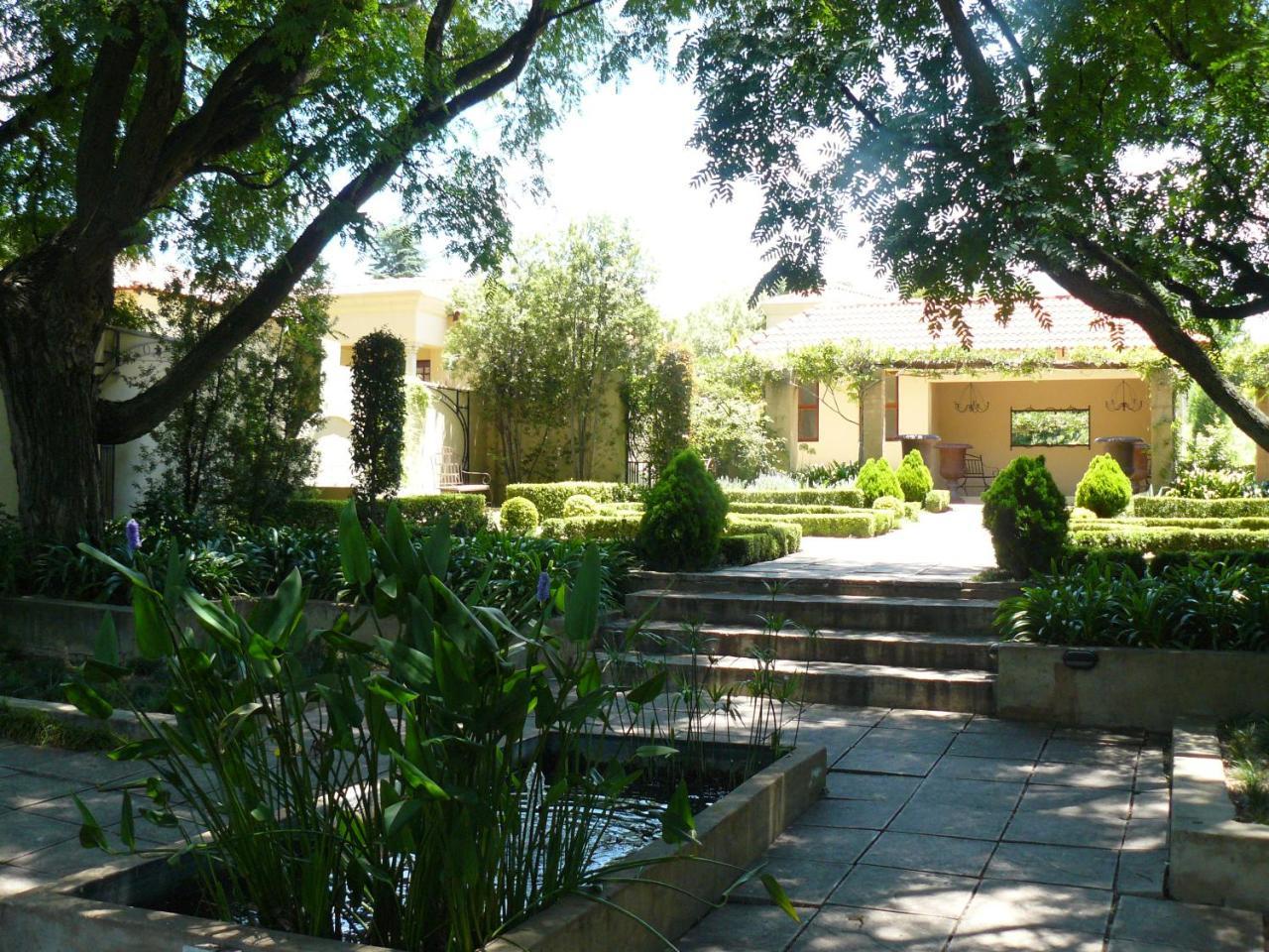 Moon And Sixpence Garden Guest House ملدرزدريفت المظهر الخارجي الصورة