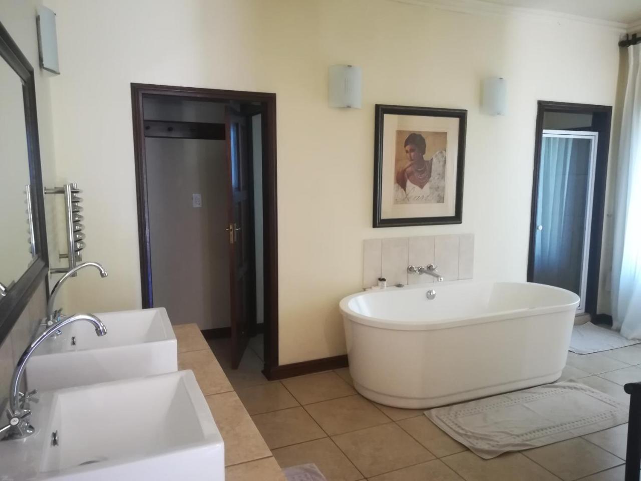 Moon And Sixpence Garden Guest House ملدرزدريفت المظهر الخارجي الصورة